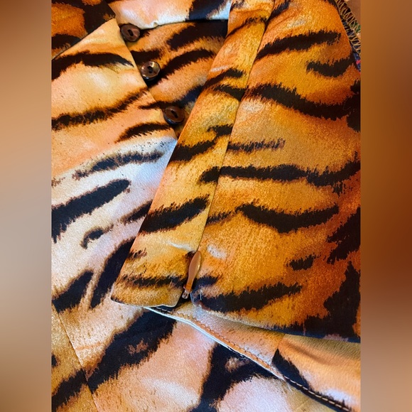 Forever 21 Plunge Tiger Print Blouse, Size Small - Picture 6 of 11